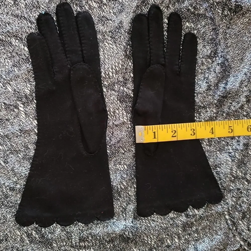 VNTG Black Soft Nylon Gloves